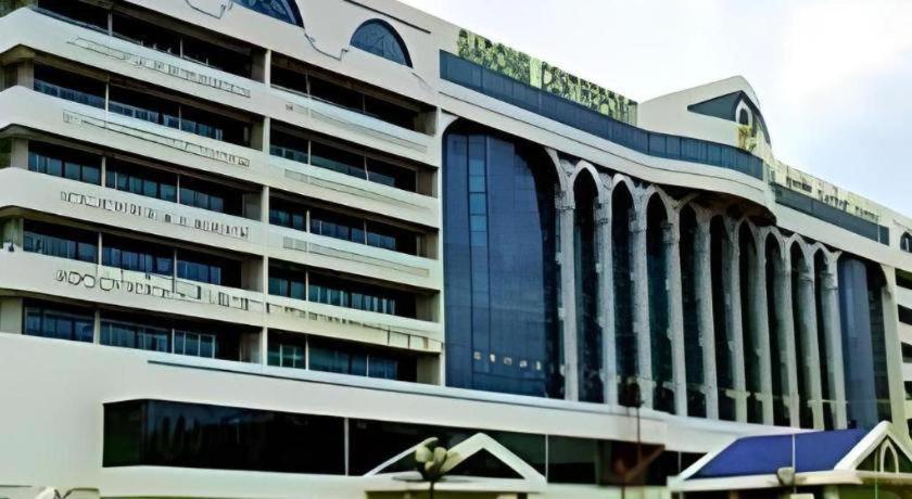 The Centrepoint Hotel Bandar Seri Begawan Esterno foto