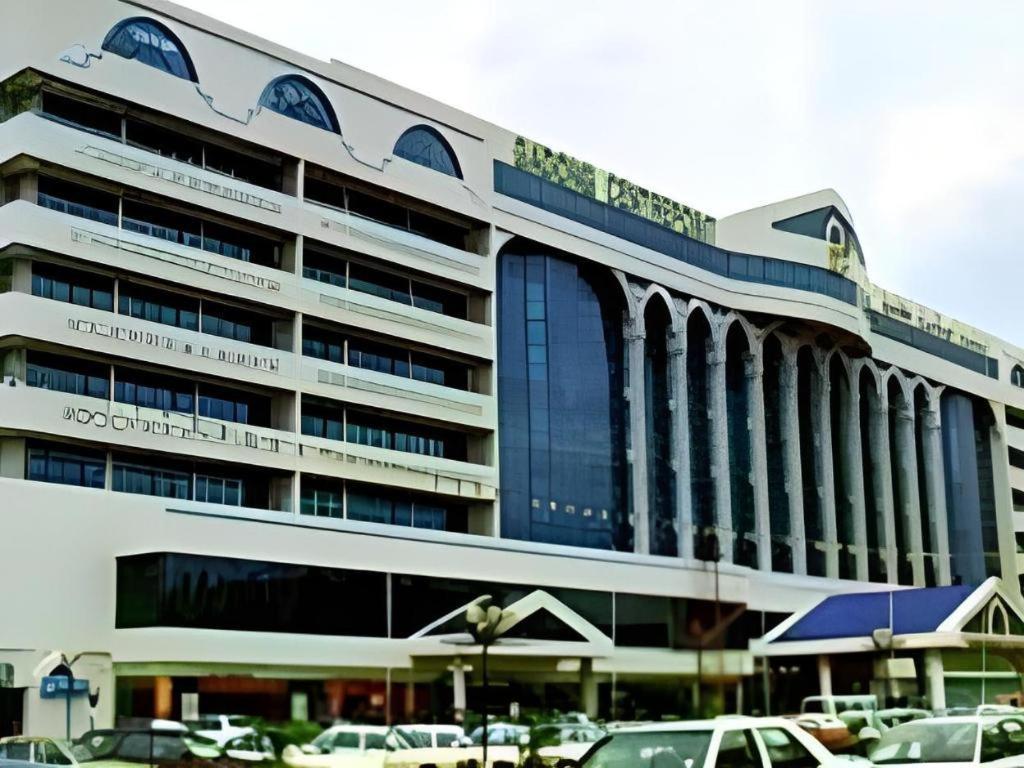 The Centrepoint Hotel Bandar Seri Begawan Esterno foto